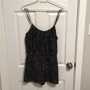 Black and beige polka dot jumper.